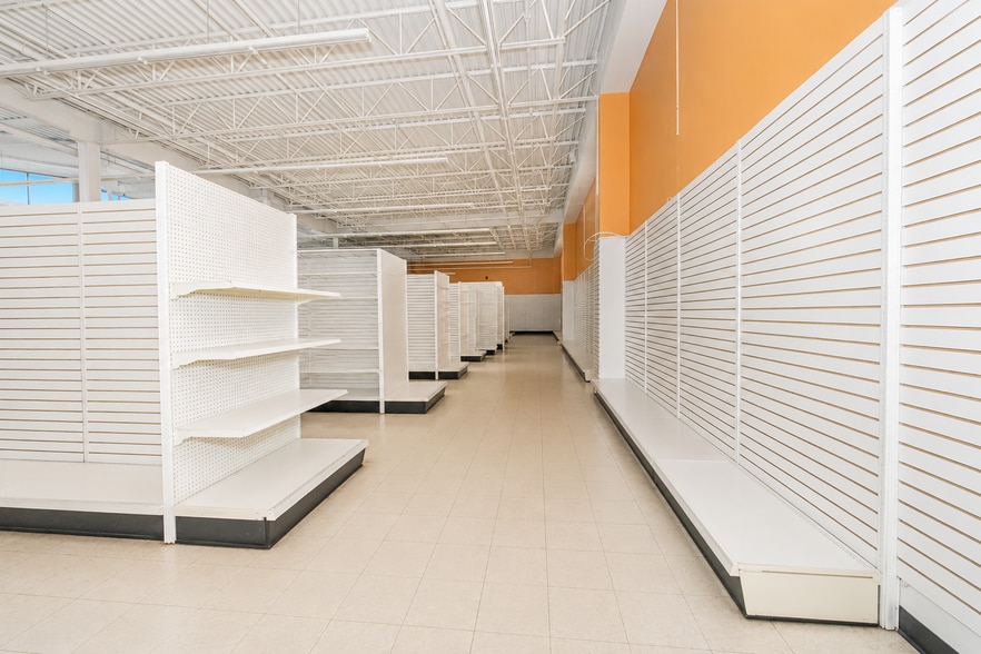 More Photos Of 4255-4285 Amboy Rd, Staten Island General Retail For Lease