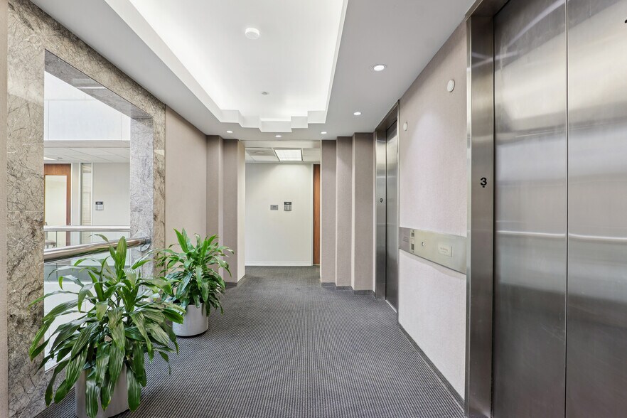 More Photos Of 3027 Marina Bay Dr, League City Office For Lease
