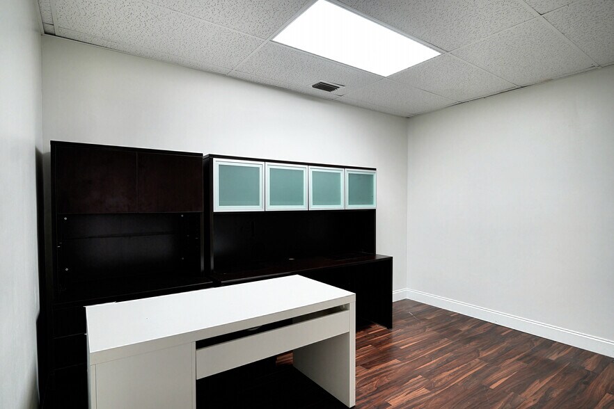 More Photos Of 2826 E Oakland Park Blvd, Fort Lauderdale Office For Lease