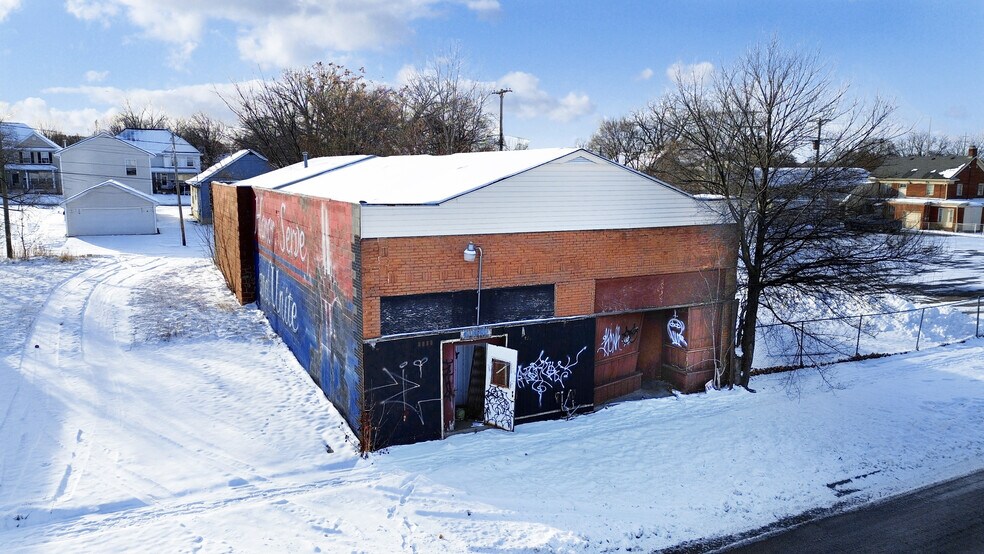 More Photos Of 1545 Martin L King Ave, Flint Freestanding For Sale