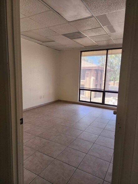 More Photos Of 2720 E Thomas Rd, Phoenix Office For Lease
