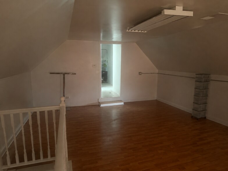 More Photos Of 231 N Milwaukee Ave, Wheeling Freestanding For Sale