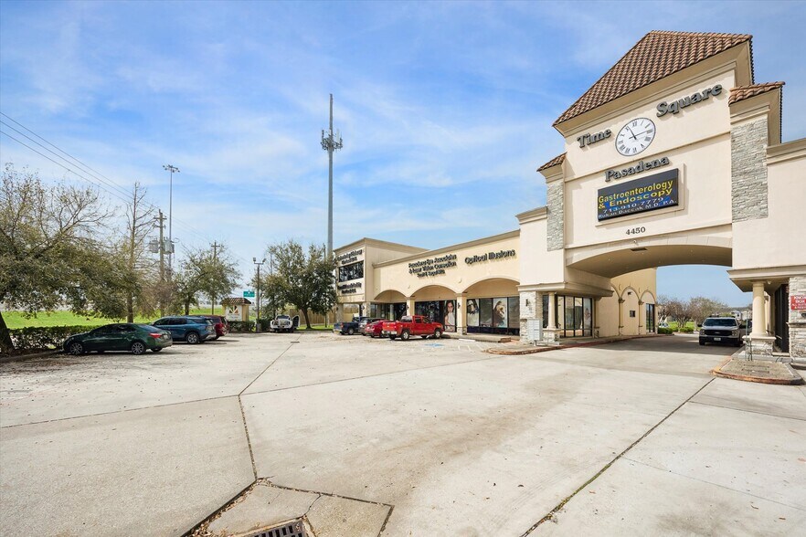 More Photos Of 4450 E Sam Houston Pky S, Pasadena General Retail For Lease