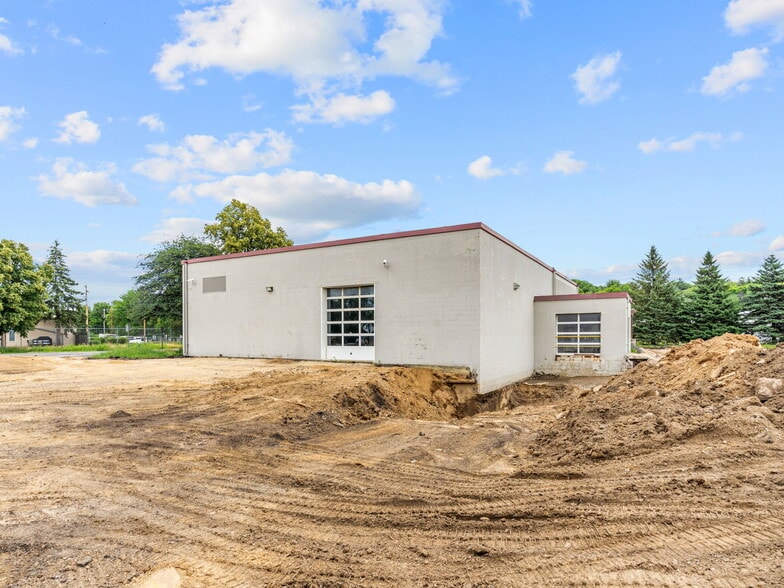 More Photos Of 3245 Terminal Dr, Saint Paul Warehouse For Lease