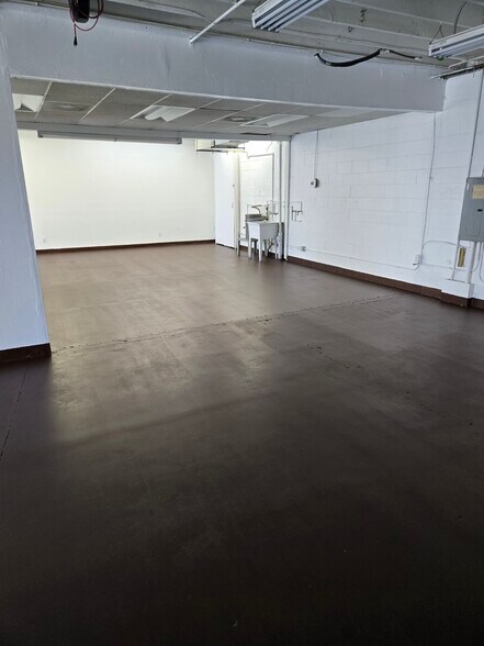 More Photos Of 3740 Overland Ave, Los Angeles Office For Lease