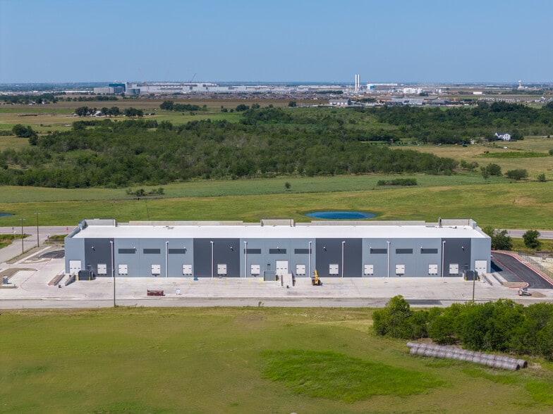 More Photos Of 1901 Industrial Dr, Taylor Warehouse For Lease