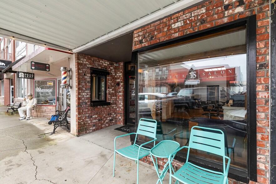 More Photos Of 511 Front St, Lynden General Retail For Sale