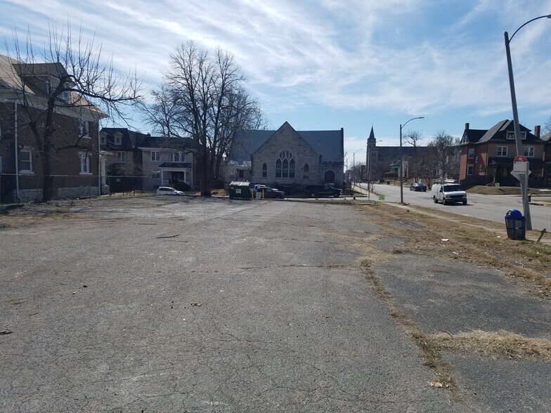 More Photos Of 5760 Bartmer Ave, Saint Louis Specialty For Sale