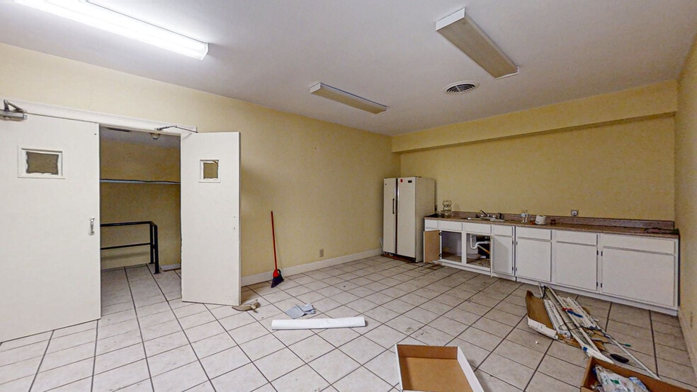 More Photos Of 1015 13th St, Columbus General Retail For Sale