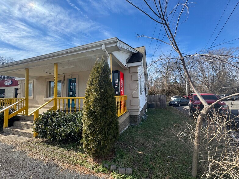 Primary Photo Of 2602 US-41, Greenbrier Freestanding For Sale