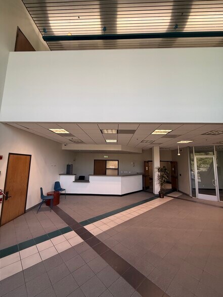 More Photos Of 200 Science Dr, Moorpark Light Manufacturing For Sale