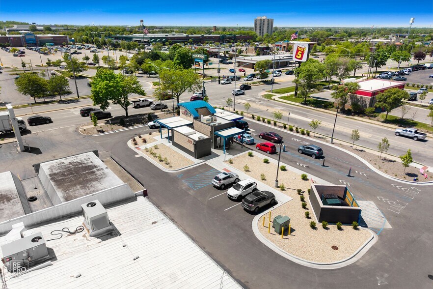 More Photos Of 2421 W Jefferson St, Joliet General Retail For Sale