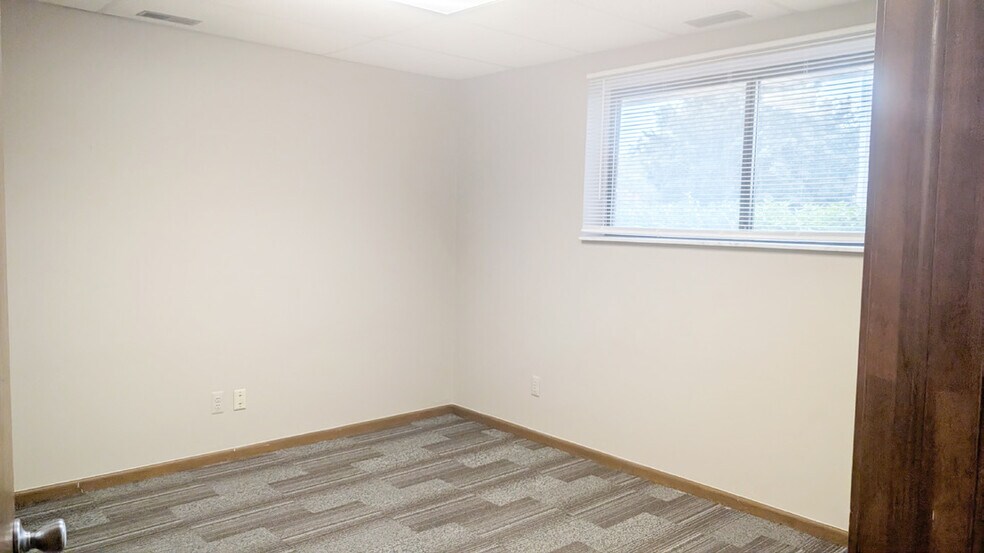 More Photos Of 30020 Schoenherr Rd, Warren Medical For Lease