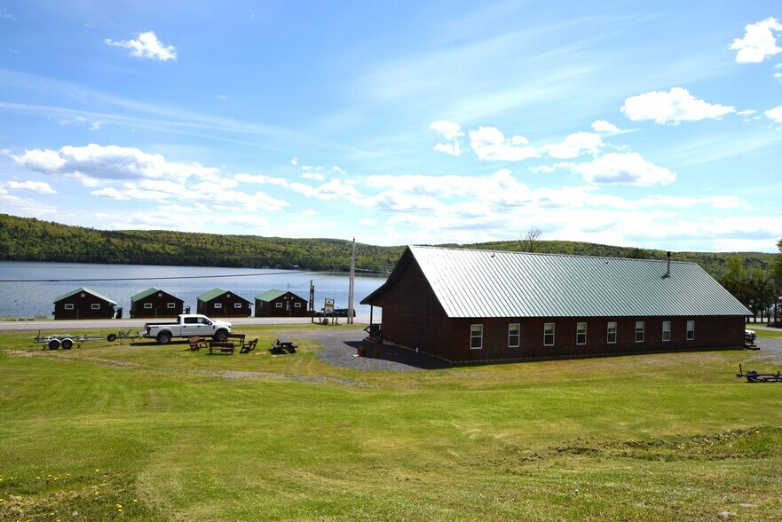 More Photos Of 109 Sinclair Rd, Sinclair Sports And Entertainment For Sale