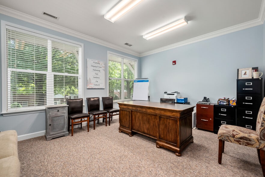 More Photos Of 705-711 Peninsula Dr, Davidson Office For Sale