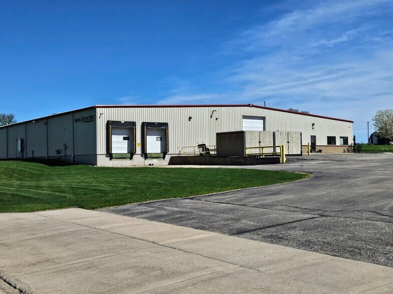 More Photos Of 3175 Atlas Dr, Oshkosh Warehouse For Lease