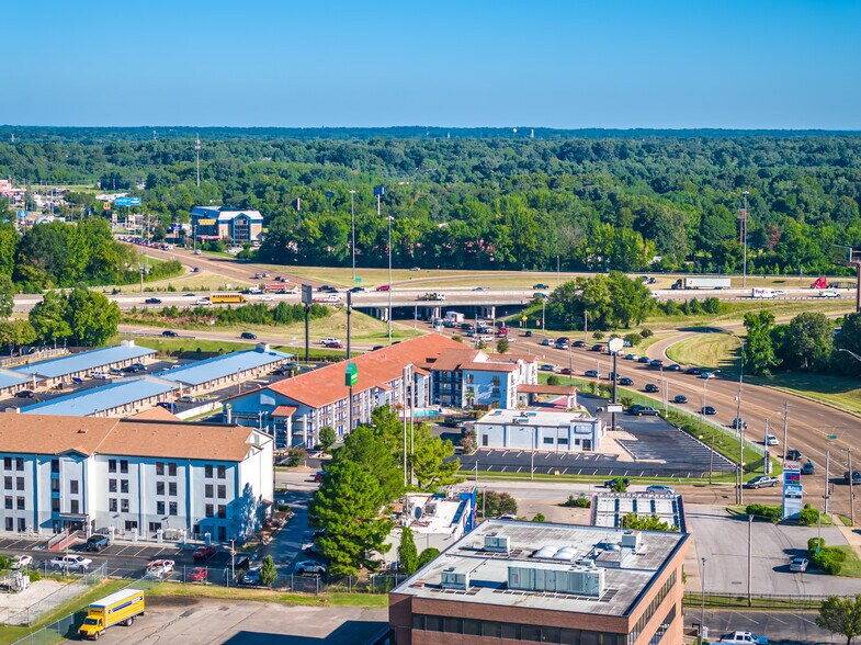 More Photos Of 1288 Sycamore View Rd, Memphis Medical For Sale