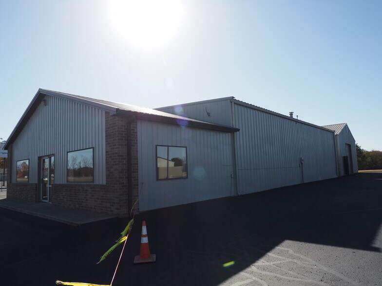 More Photos Of 9430 N Karen Dr, Mooresville Light Distribution For Lease