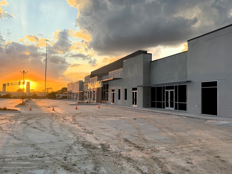 More Photos Of 1320 W League City Pky, League City Storefront For Lease