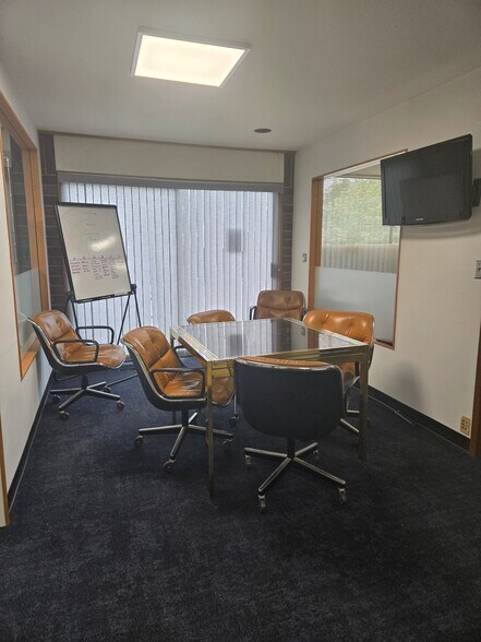 More Photos Of 2516 W Marine View Dr, Everett Office For Lease