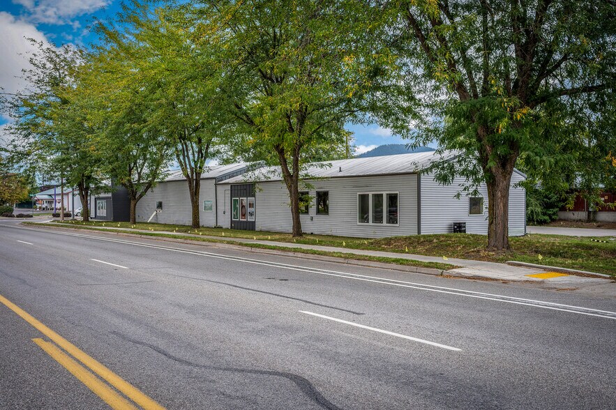 More Photos Of 1520 N Government Way, Coeur d'Alene Showroom For Sale