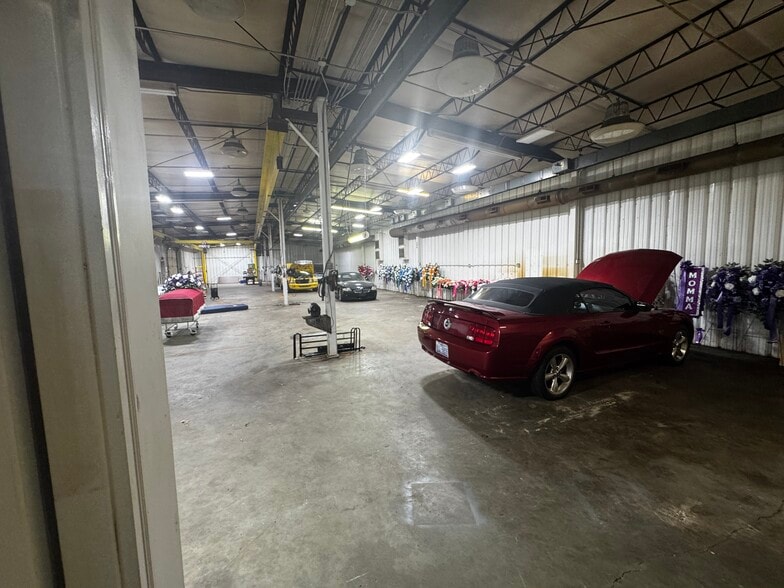 More Photos Of 3802 W Vernon Ave, Kinston Light Distribution For Sale