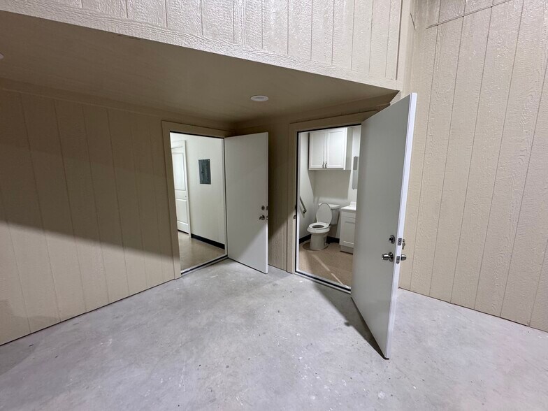 More Photos Of 450 Hwy 290 E, Elgin Light Distribution For Lease
