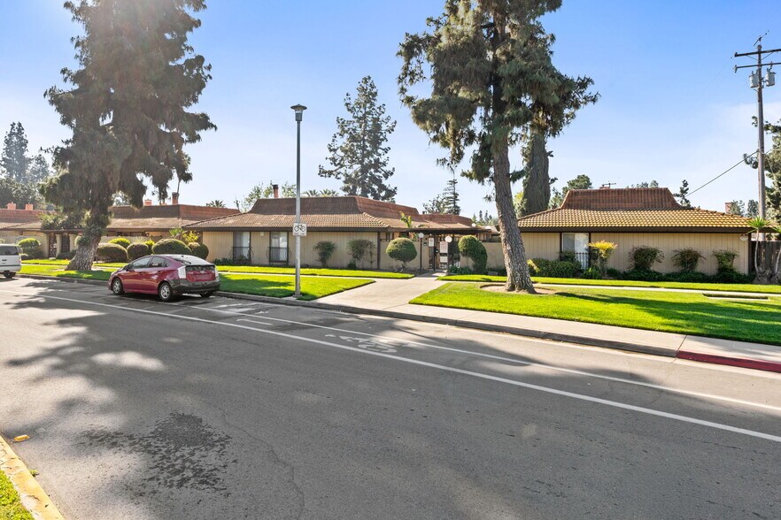 More Photos Of 2910 E Huntington Blvd, Fresno Multifamily For Sale