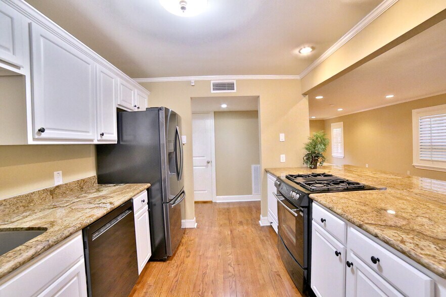 More Photos Of 2625 Peckham St, Houston Office Residential For Lease