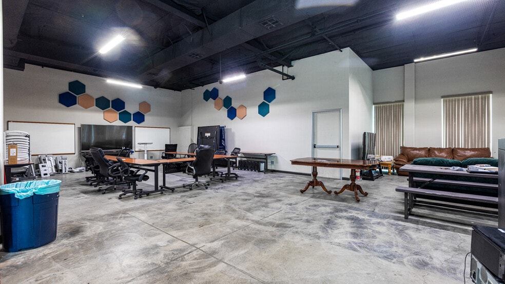 More Photos Of 1945 W 9th St, Upland Loft Creative Space For Lease