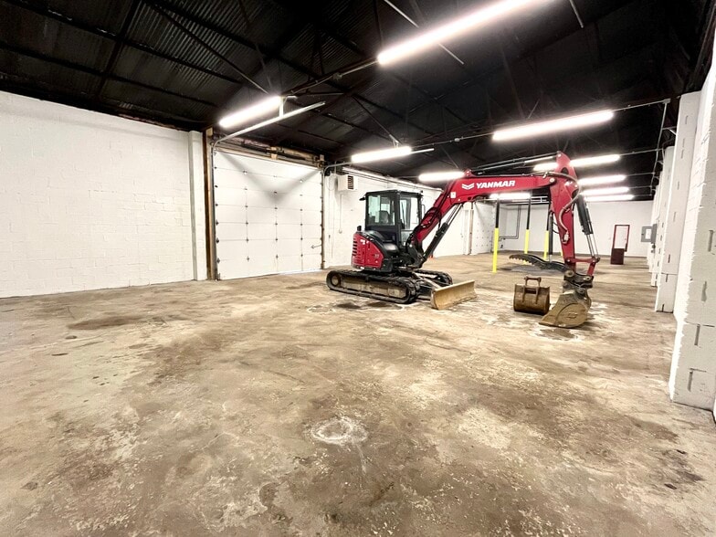 More Photos Of 1819 Lemoyne Ave, Syracuse Manufacturing For Lease