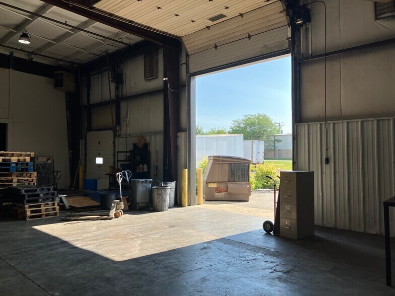 More Photos Of 770 Andico Rd, Plainfield Warehouse For Lease