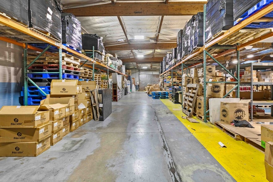 More Photos Of 9362 Eton Ave, Chatsworth Warehouse For Lease