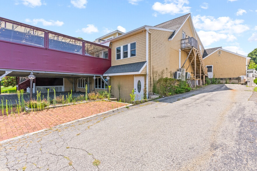 More Photos Of 60 Mile Rd, Wells Restaurant For Sale