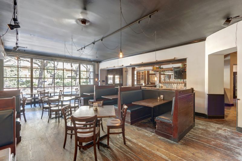 More Photos Of 21 W Bay St, Savannah Restaurant For Lease