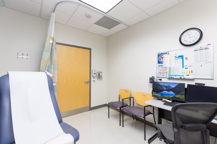 More Photos Of 945 Tower Dr, Waterloo Medical For Lease