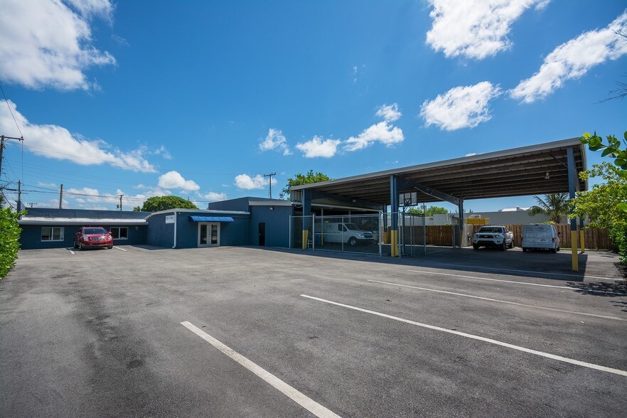 More Photos Of 2600 SW 3rd Ave, Fort Lauderdale Light Distribution For Sale