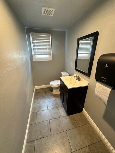 More Photos Of 6514-6516 N 40th St, Tampa Storefront Retail Office For Sale