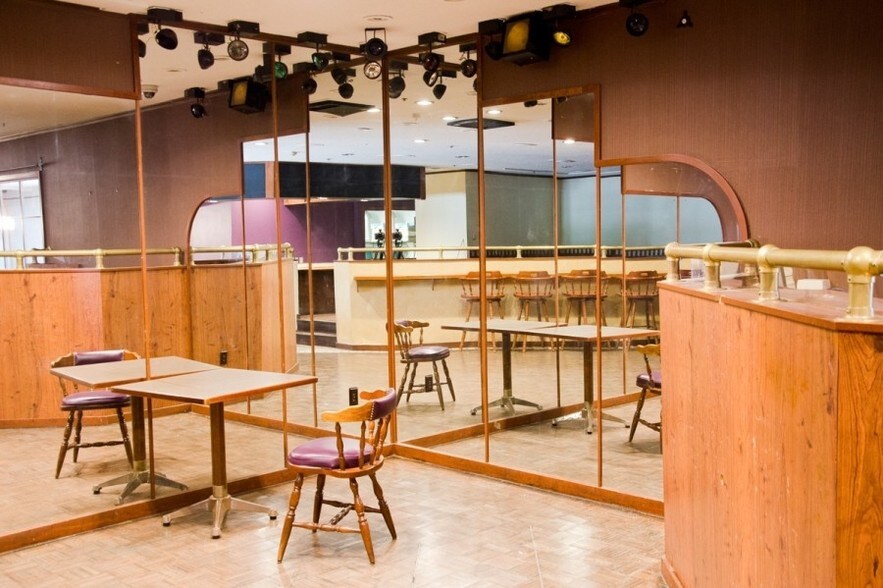 More Photos Of 2300 Lincoln Way, Clinton Hotel For Sale