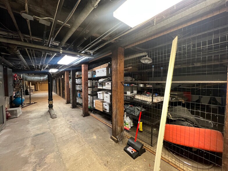 More Photos Of 848 W Eastman St, Chicago Loft Creative Space For Lease