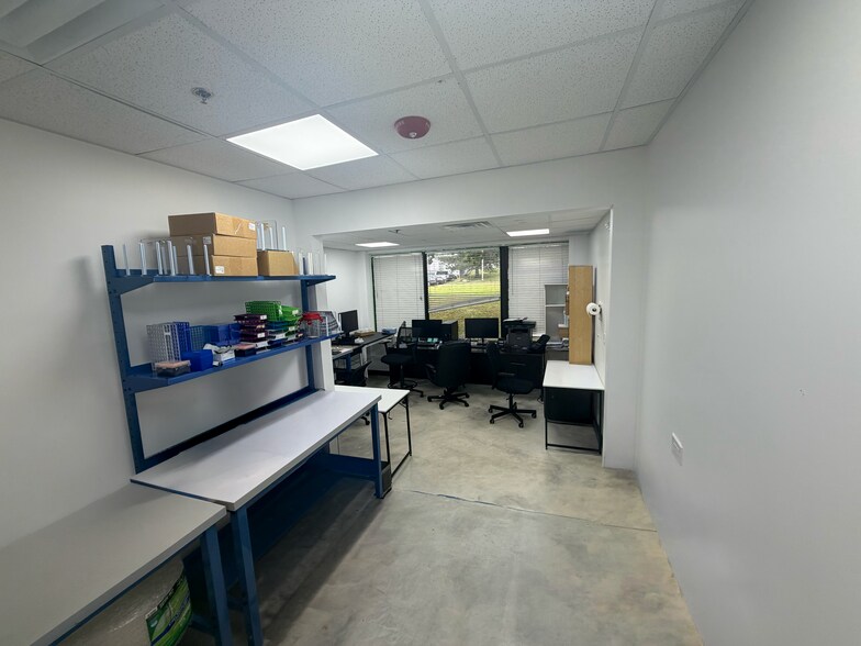 More Photos Of 210 Mittel Dr, Wood Dale Warehouse For Lease