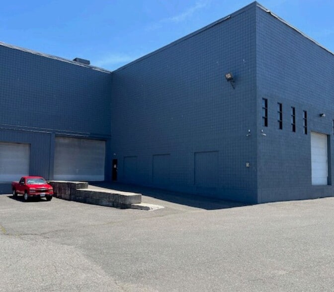 More Photos Of 93 Triangle St, Danbury Manufacturing For Lease