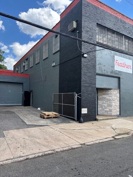 Primary Photo Of 200-204 Railroad Ave, Hackensack Warehouse For Lease