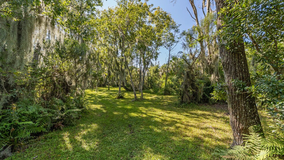 More Photos Of 6001 Bird Island Dr, Lady Lake Lodge Meeting Hall For Sale