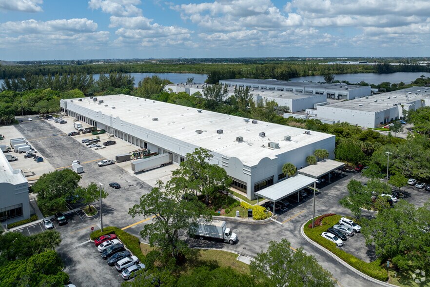 More Photos Of 3801-3899 SW 30th Ave, Fort Lauderdale Warehouse For Lease