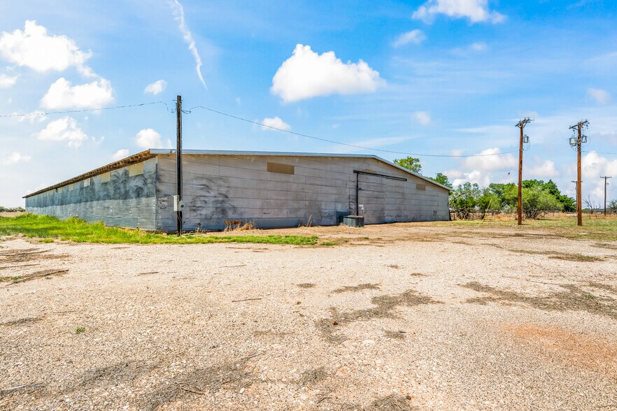 More Photos Of 901 Underwood Street, Littlefield Warehouse For Sale