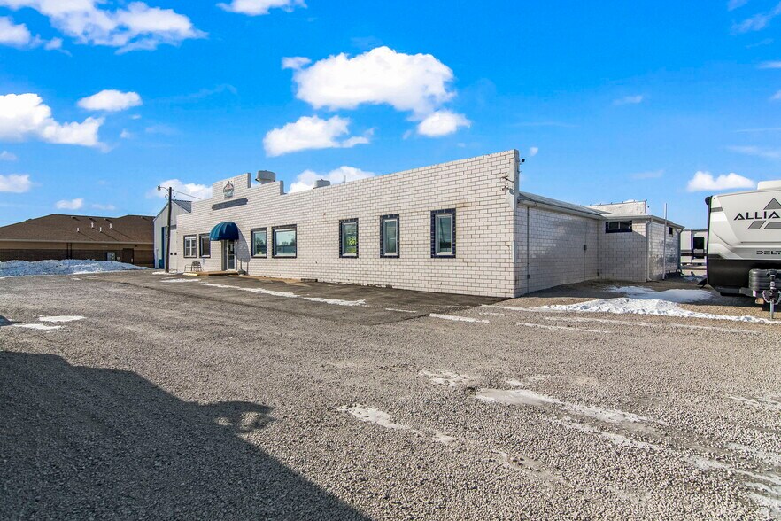 More Photos Of 1117 N Old Route 66, Litchfield General Retail For Sale