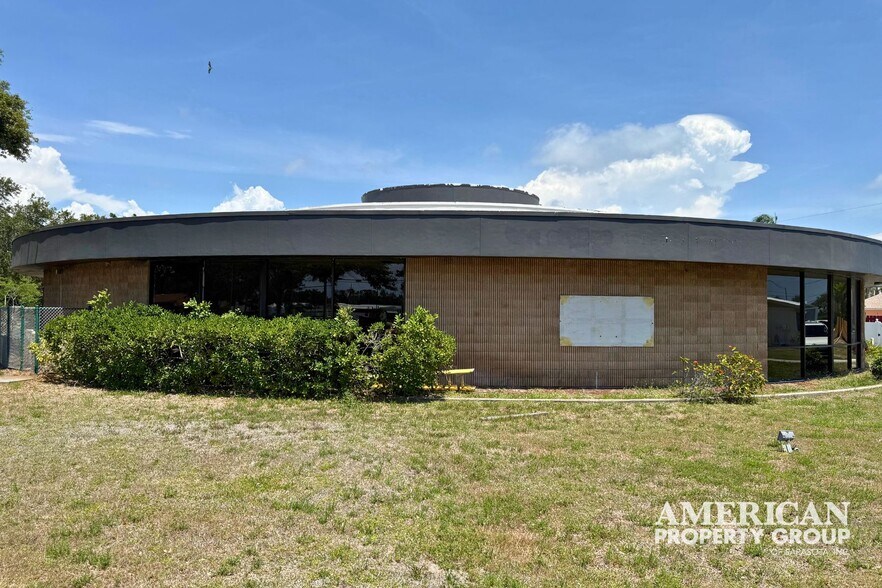 More Photos Of 2209 75th St W, Bradenton Religious Facility For Lease