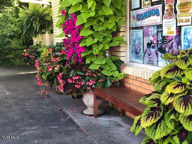 More Photos Of 314 Front E st, Coeburn General Retail For Sale