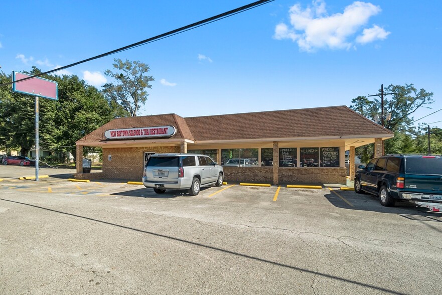 Primary Photo Of 1400 N Frazier St, Conroe Restaurant For Sale